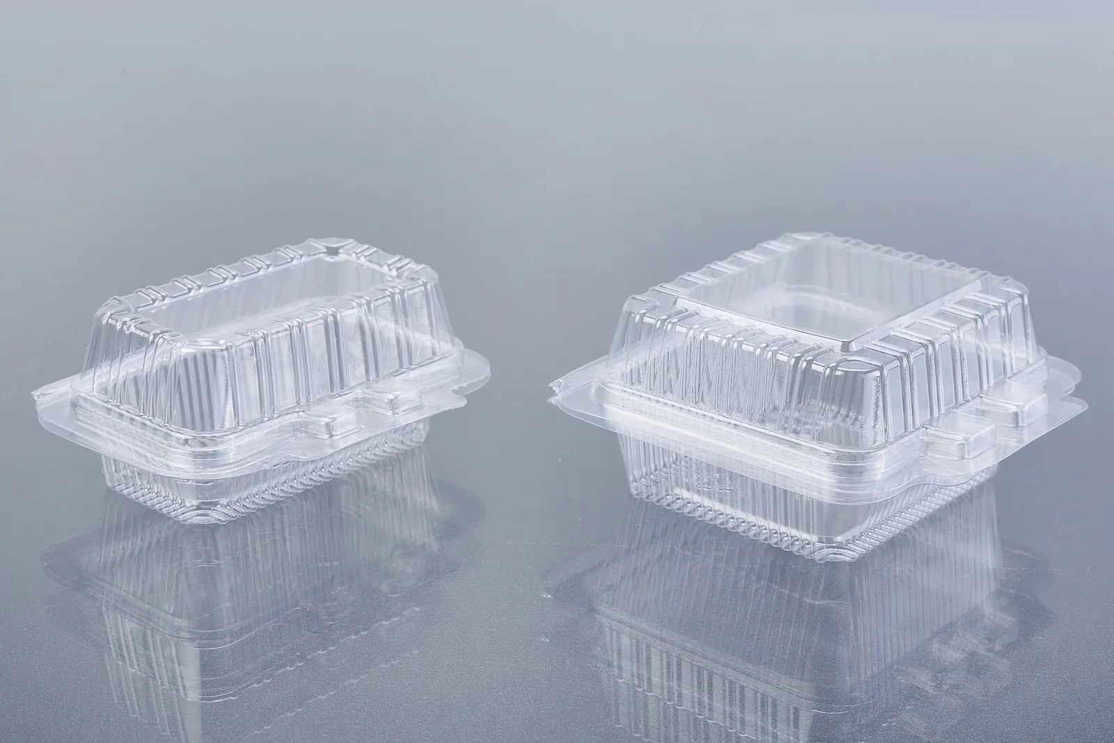 Clear Oracle PET hinged box with an attached lid