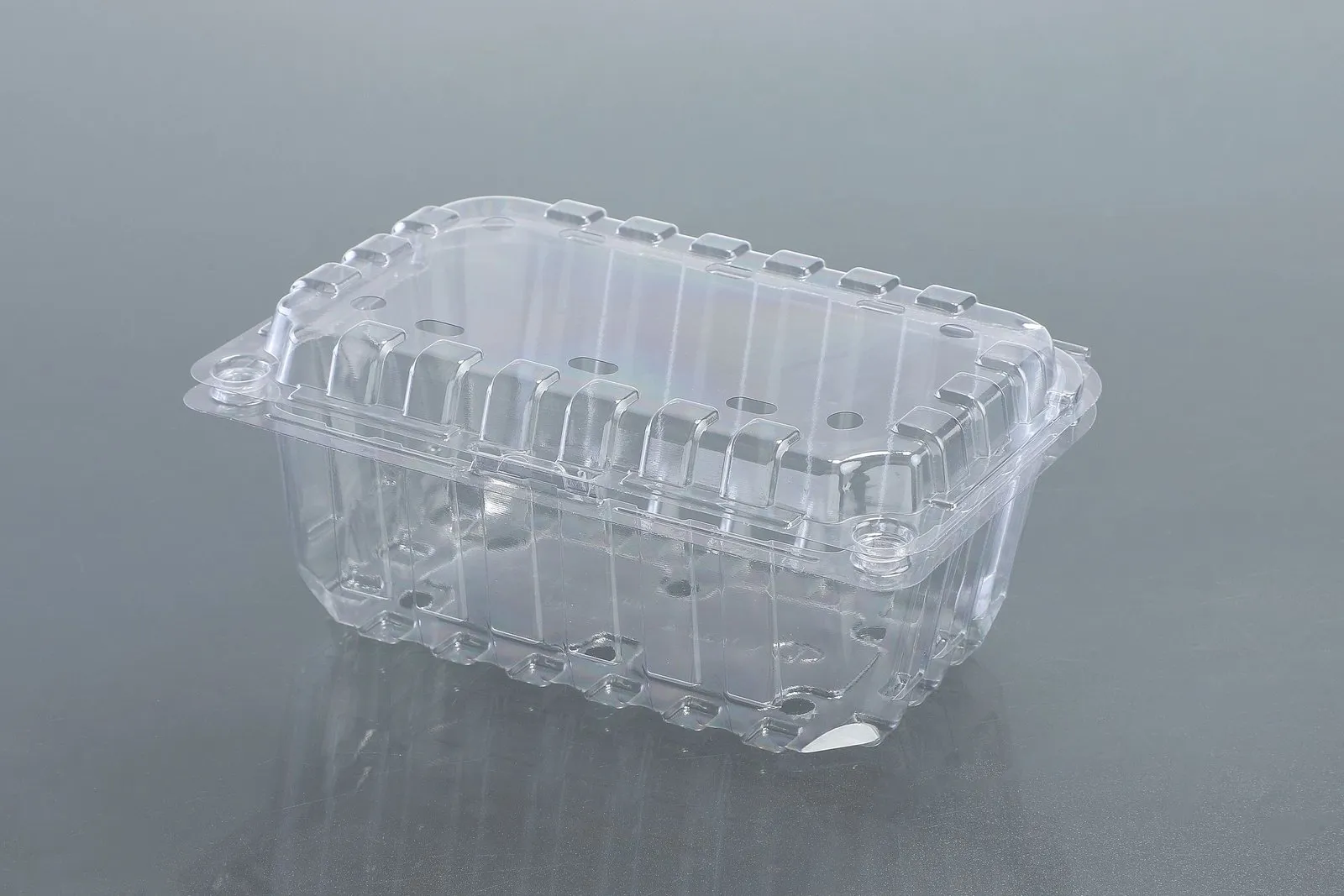Clear Oracle PET fruit punnet with a hinged lid