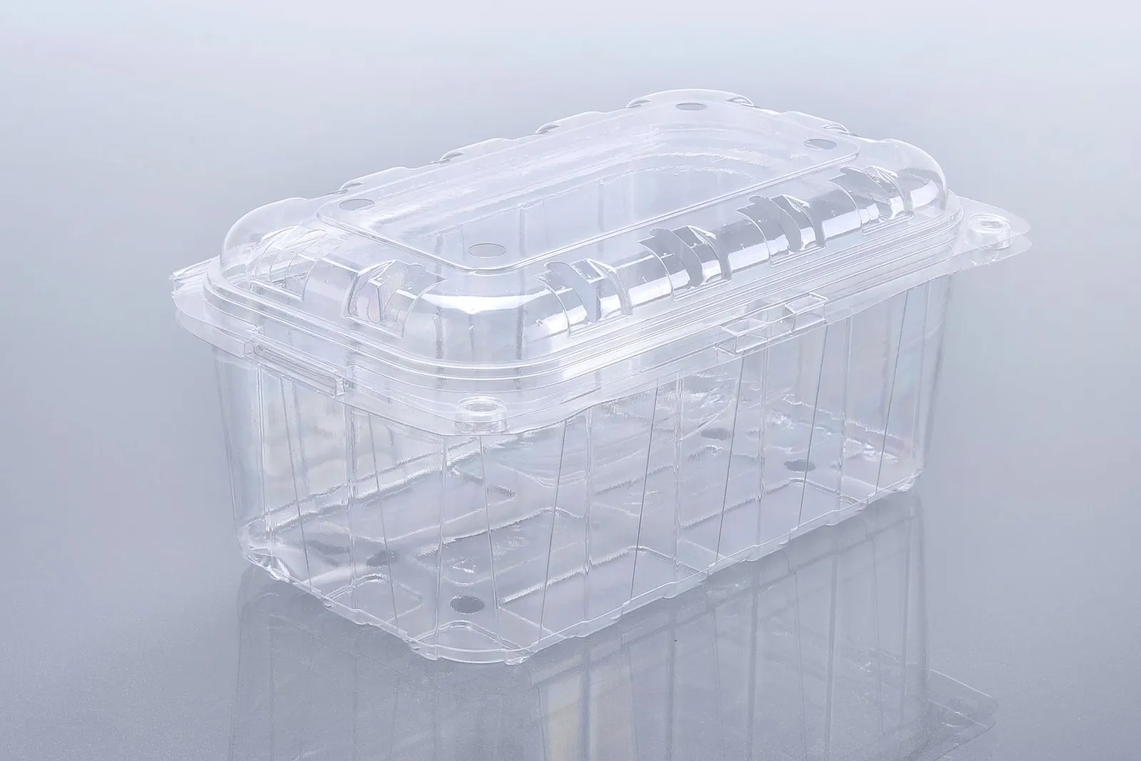 Clear Oracle PET fruit punnet with a hinged lid