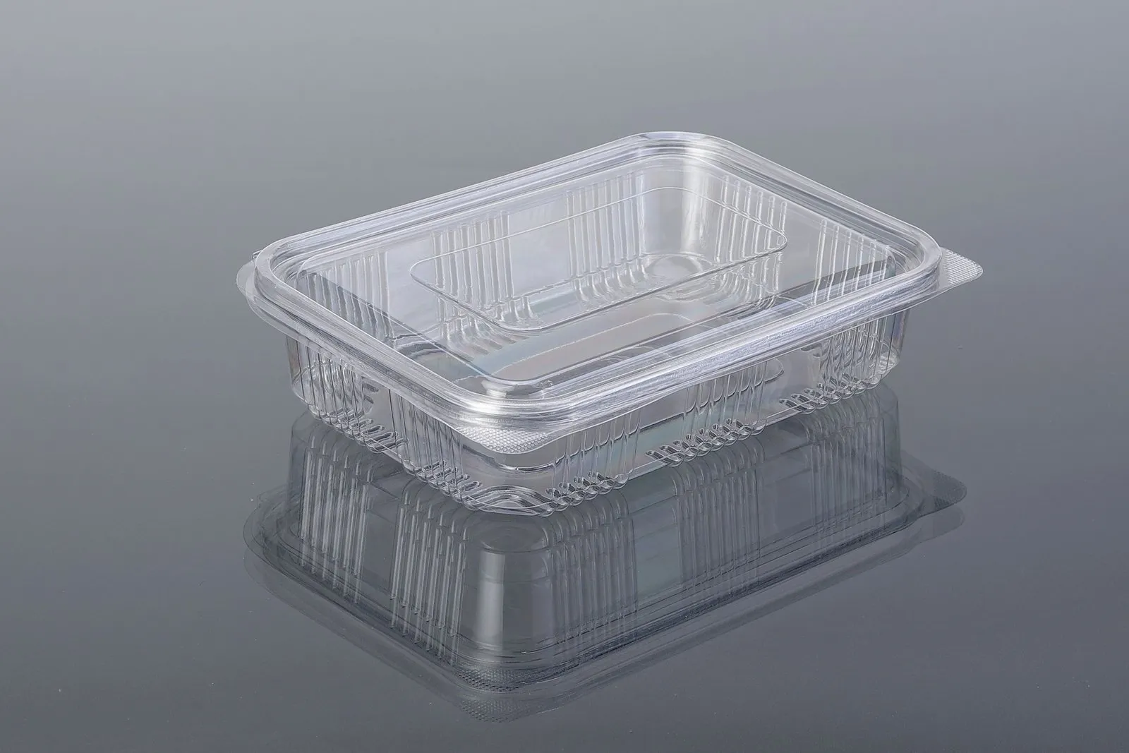 Clear Oracle PET hinged box with an attached lid