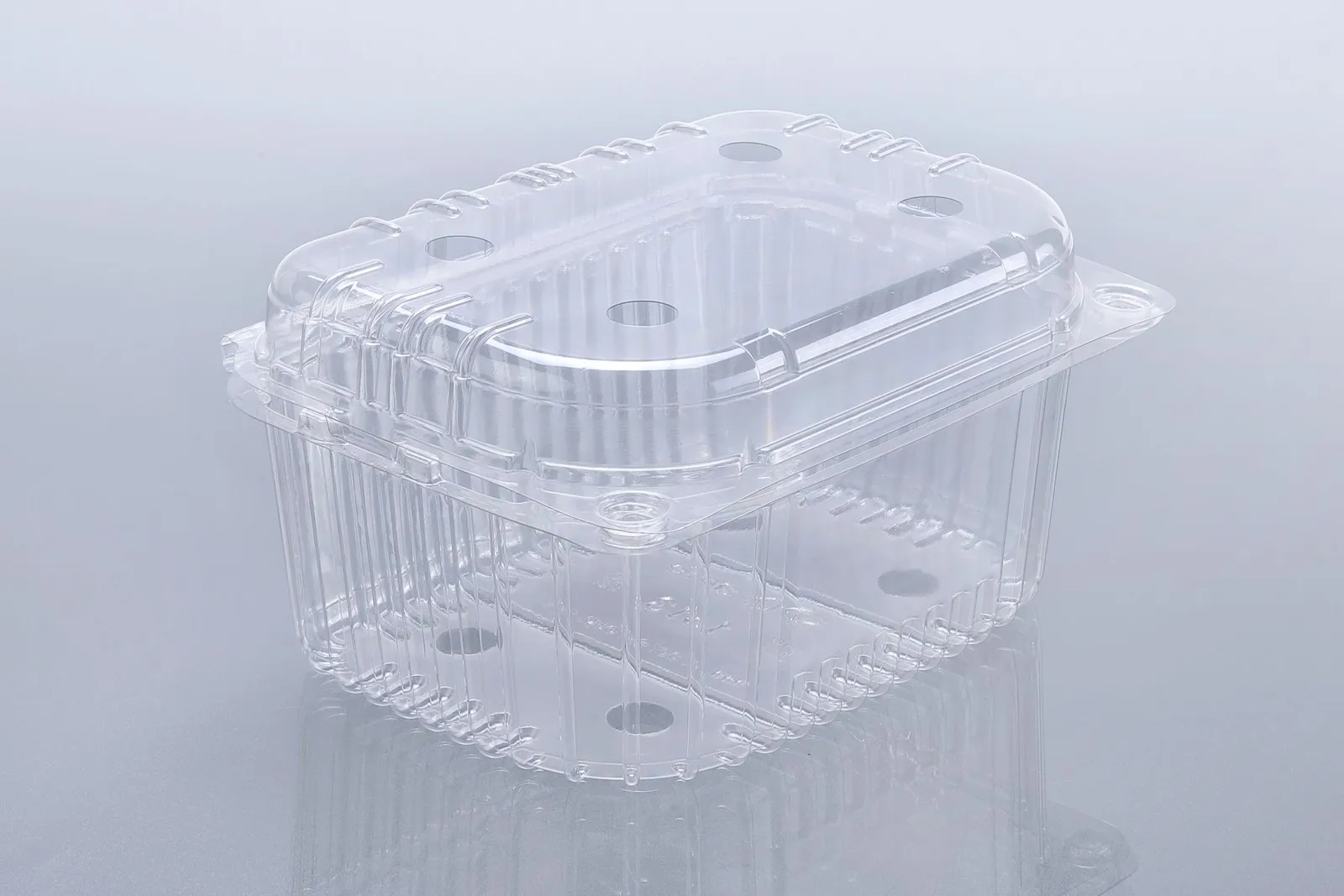 Clear Oracle PET fruit punnet with a hinged lid